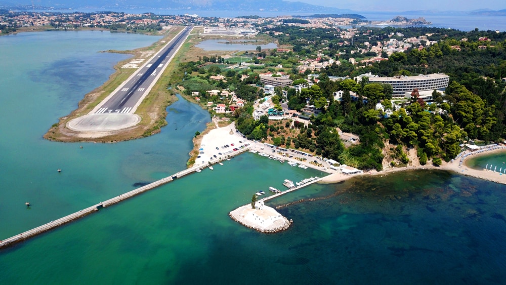 Conexión entre el aeropuerto de Corfú y el resto de la isla