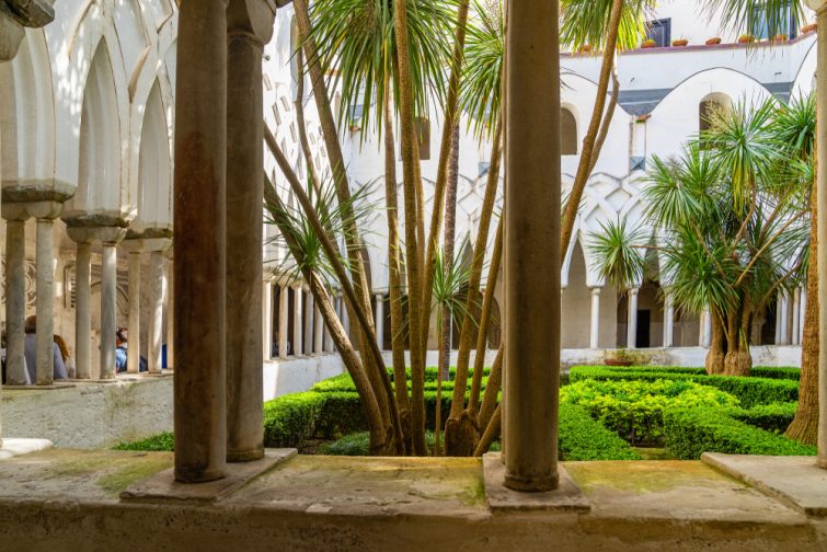 Visita Amalfi: el Claustro del Paraíso